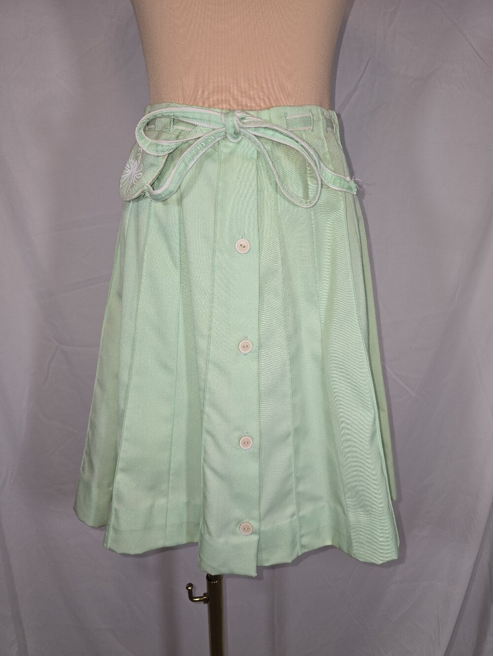 Vintage Frogtog Pleated Light Green Women's Skort with Front Buttons